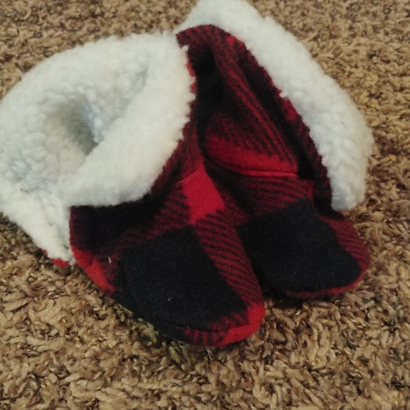 Other - Plaid booties for baby